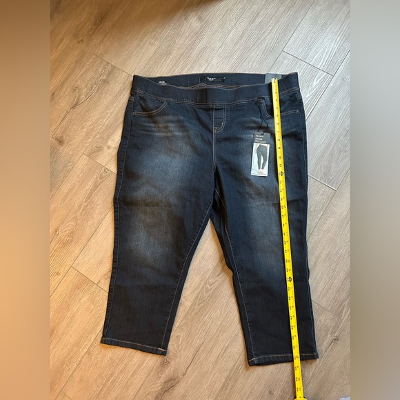 Torrid Lean Jean 3X (22/24) Skinny Soft Pull On Denim Plus Size NWT - Picture 11 of 12